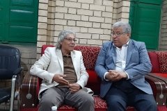 مع-الزميل-الدكتور-سلمان-كاصد-رئيس-اتحاد-الادباء-بالبصرة