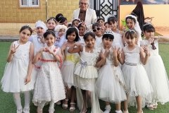 مع-مجموعة-اطفال-تلاميذ-مدرسة-القمم-النموذجية-بالبصرة-2019
