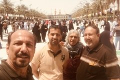 في كربلاء مع الاصدقاء محمد الحسيناوي وفتحي شداد وعباس حمدان